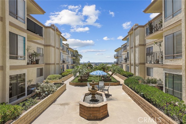 Detail Gallery Image 25 of 32 For 2722 E 20th St #202,  Signal Hill,  CA 90755 - 2 Beds | 2 Baths