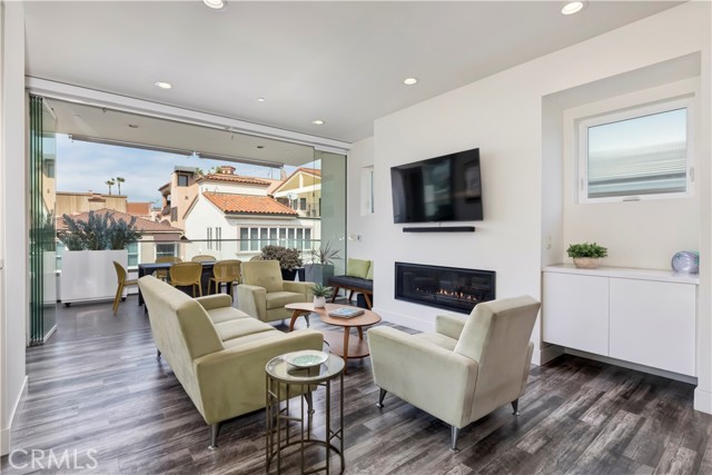 Detail Gallery Image 8 of 47 For 48 57th Pl, Long Beach,  CA 90803 - 5 Beds | 3/1 Baths