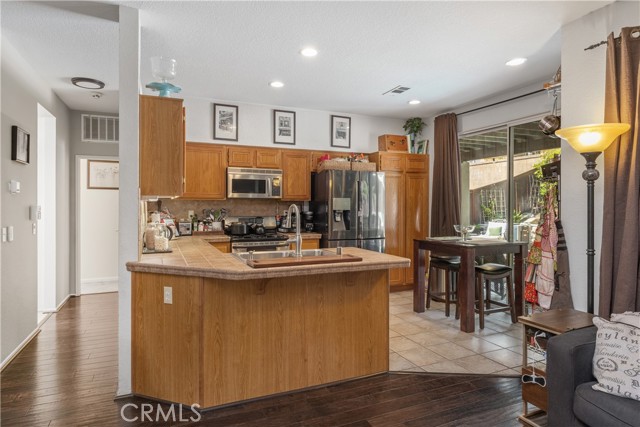 23 Red Coat Place, Irvine CA: https://media.crmls.org/medias/5b037750-3900-43c1-a1d5-a00e3177aa5e.jpg