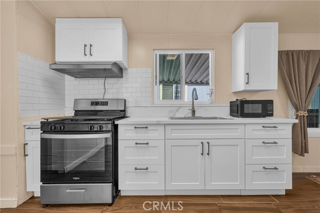 Detail Gallery Image 5 of 6 For 205 Duchess Lane, Santa Ana,  CA 92704 - 4 Beds | 2 Baths