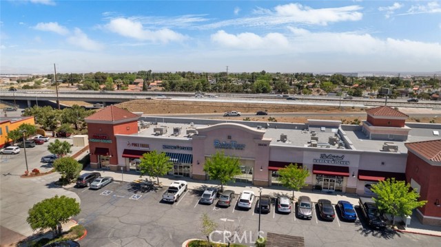 39438 Trade Center Drive, Palmdale CA: https://media.crmls.org/medias/5b040f68-3b6a-47f5-8ae2-15d752c9ea21.jpg