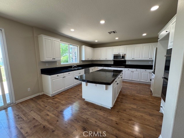 Detail Gallery Image 19 of 53 For 16034 Skyridge Dr, Riverside,  CA 92509 - 4 Beds | 4 Baths