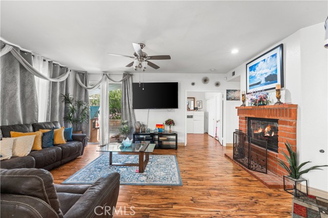 3410 Genoa Place, Palmdale CA: https://media.crmls.org/medias/5b05b1fc-1298-4d1f-8613-4b3a960ba976.jpg