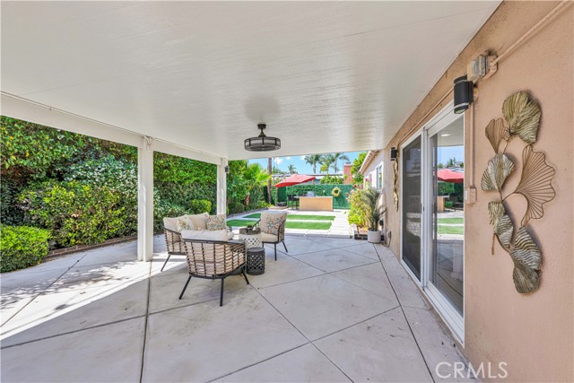 16761 Montclair Lane, Huntington Beach CA: https://media.crmls.org/medias/5b05d1f3-3a8a-4153-bd36-ba126618d250.jpg