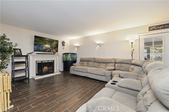 Detail Gallery Image 11 of 26 For 5829 Aurora Ave, Jurupa Valley,  CA 91752 - 4 Beds | 2/1 Baths