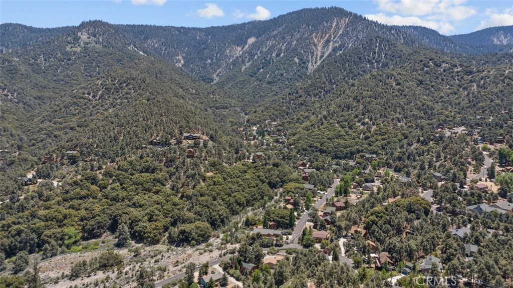 https://media.crmls.org/medias/5b065daf-2122-421a-9ade-472e074abf8c.jpg?preset=X-Large