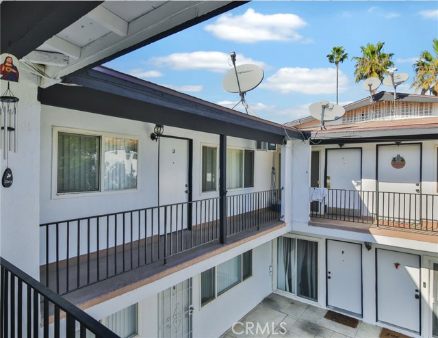 1425 W Stoneridge Court, Ontario CA: https://media.crmls.org/medias/5b073b14-d749-4a59-8323-dd9d211c265a.jpg
