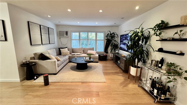 Detail Gallery Image 5 of 34 For 645 Westmount Dr #211,  West Hollywood,  CA 90069 - 1 Beds | 1 Baths