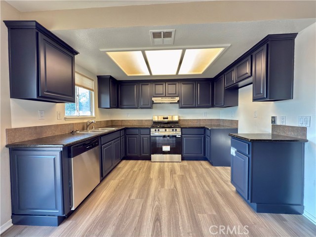 Detail Gallery Image 9 of 31 For 41043 Fieldspring St, Lancaster,  CA 93535 - 4 Beds | 2 Baths