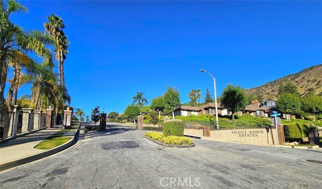 940 N Silent Ranch Drive, Glendora CA: https://media.crmls.org/medias/5b09eb99-3b8e-4ff9-a5ec-144dff4378ae.jpg
