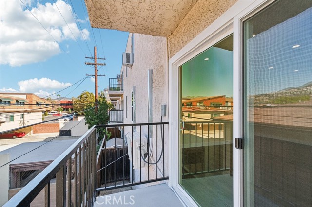 Detail Gallery Image 19 of 27 For 409 Burchett #210,  Glendale,  CA 91203 - 2 Beds | 2 Baths