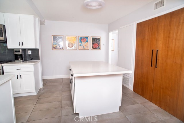 8464 Moorcroft Avenue, West Hills CA: https://media.crmls.org/medias/5b0a7412-c617-4f50-94d2-ff4aa1a4e2dd.jpg