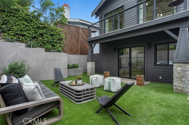 1012 10th Street, Manhattan Beach CA: https://media.crmls.org/medias/5b0ade1b-bbee-412a-aea2-a67d43a159c6.jpg