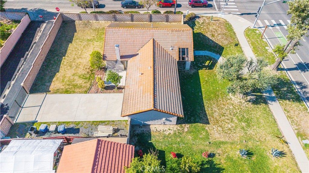 https://media.crmls.org/medias/5b0b8b2d-d0e5-4d5d-8775-ccfe8c56f9a1.jpg?preset=X-Large