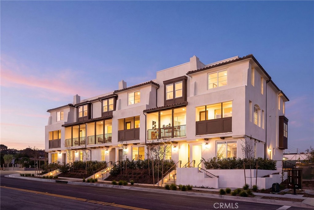 162 E Whittier Boulevard
