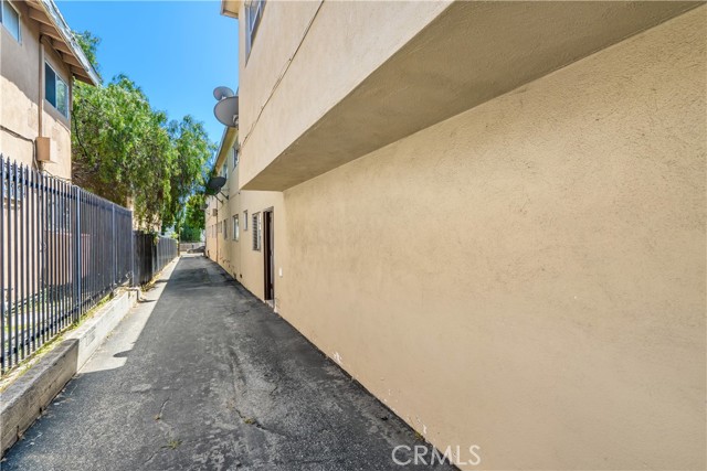 523 E Hazel Street, Inglewood CA: https://media.crmls.org/medias/5b0c4ad7-6183-4504-b6f7-026b578eca0a.jpg