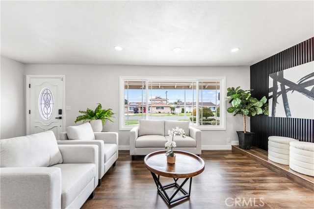5472 Santa Gertrudes, Garden Grove CA: https://media.crmls.org/medias/5b0c8cf9-ee49-471c-86d8-b231c14b7d3c.jpg