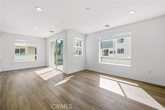 Detail Gallery Image 12 of 31 For 9427 N Sepulveda Blvd. #5,  North Hills,  CA 91343 - 3 Beds | 2/1 Baths