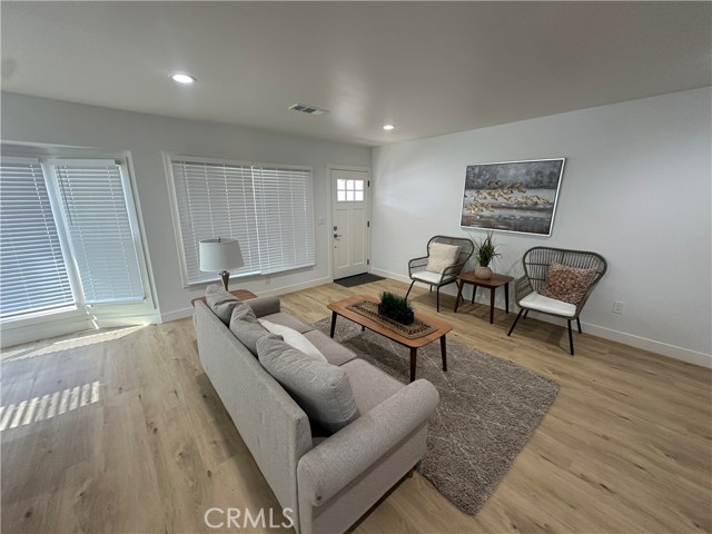 Detail Gallery Image 5 of 21 For 5344 Adenmoor, Lakewood,  CA 90713 - 3 Beds | 2 Baths