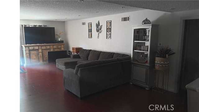 Detail Gallery Image 5 of 6 For 2542 N Pacific Ave, Santa Ana,  CA 92706 - 3 Beds | 2 Baths