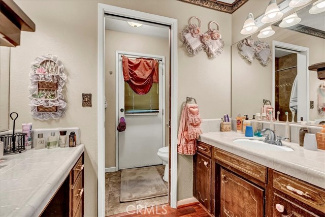 355 Kenwood Drive, Lemoore CA: https://media.crmls.org/medias/5b0e67dd-3c42-43ec-bbbe-881ecbc5935a.jpg
