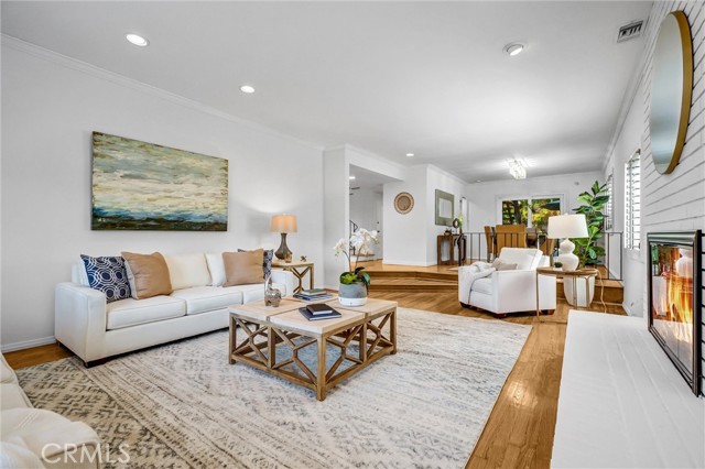 Detail Gallery Image 10 of 66 For 4121 Country Club Dr, Lakewood,  CA 90712 - 4 Beds | 5 Baths