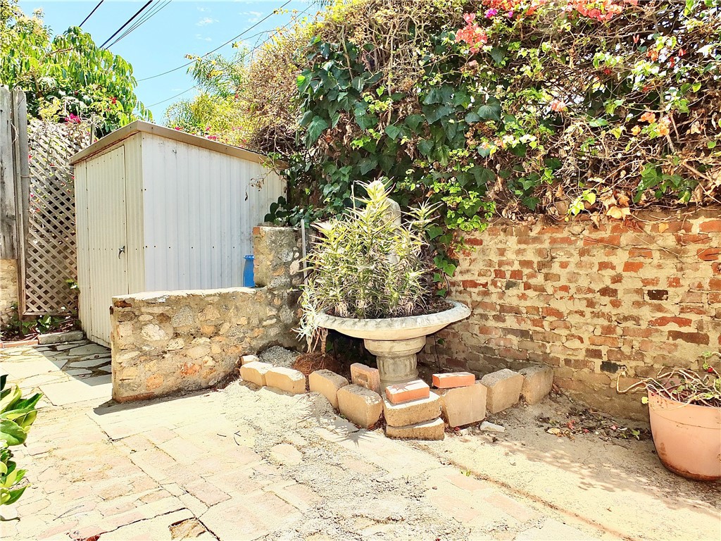 https://media.crmls.org/medias/5b0ecaf7-7fb1-446e-b512-7655dc2de050.jpg?preset=X-Large