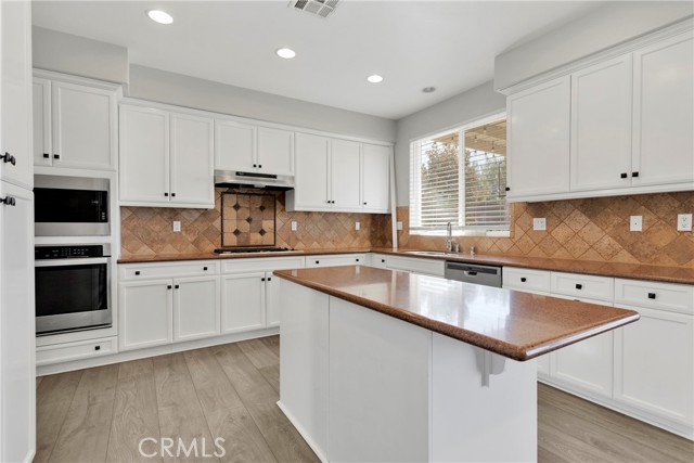 Detail Gallery Image 13 of 66 For 16959 Broken Rock Ct, Riverside,  CA 92503 - 4 Beds | 3/1 Baths