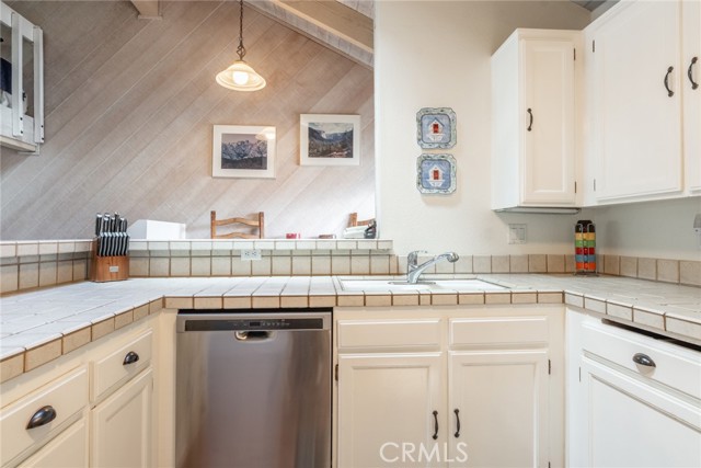 Detail Gallery Image 13 of 41 For 105 Sanctuary #105,  Mammoth Lakes,  CA 93546 - 2 Beds | 2 Baths