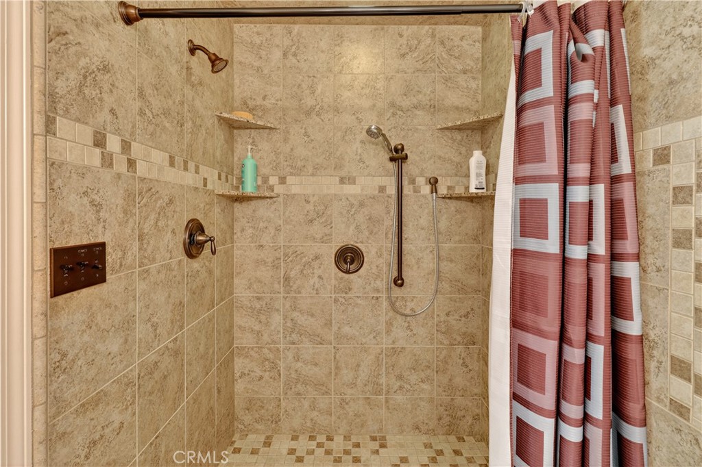https://media.crmls.org/medias/5b0f06c8-1950-4fad-bbf3-3ff07ee08578.jpg?preset=X-Large