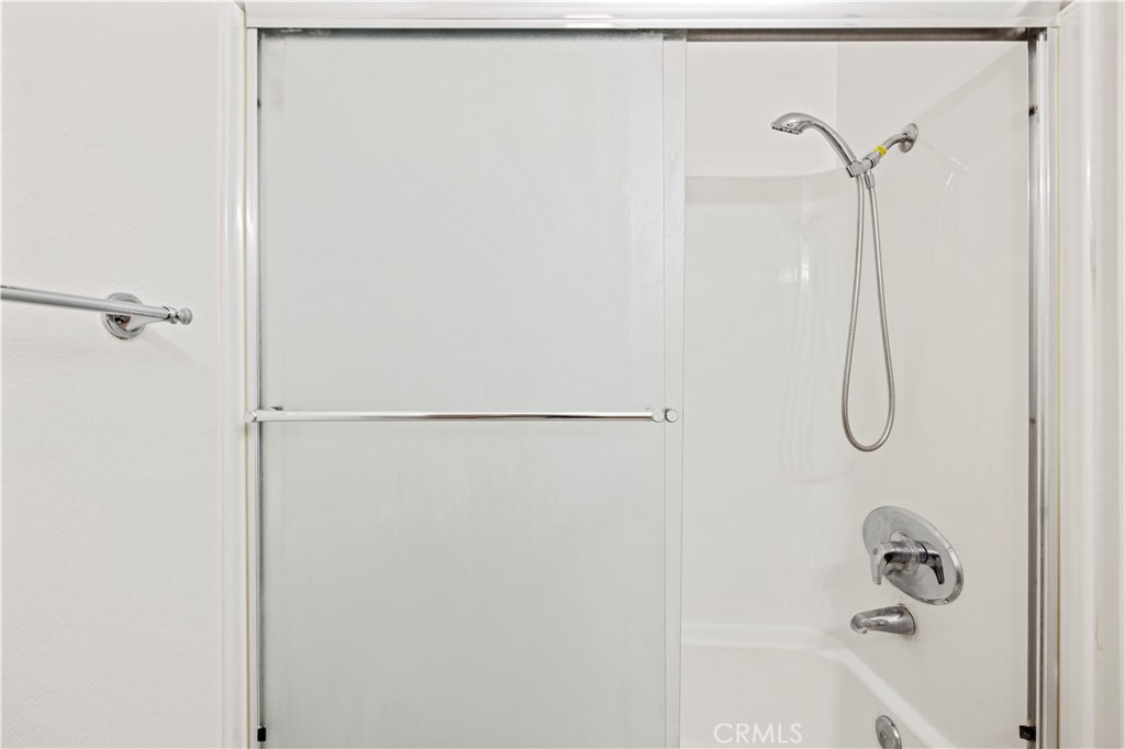https://media.crmls.org/medias/5b0f2902-d774-4850-9941-819eda1d1f86.jpg?preset=X-Large