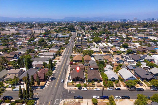 2289 W 29th Place, Los Angeles CA: https://media.crmls.org/medias/5b0f8a56-1718-471b-b47d-17faa2f374f7.jpg