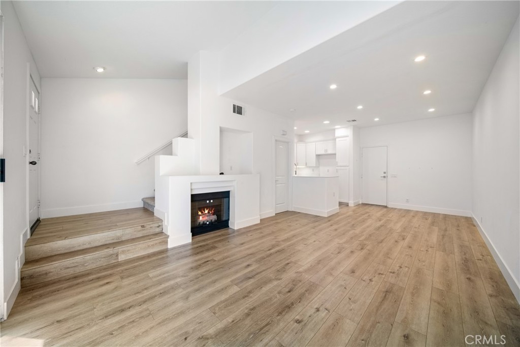 MLS #OC25160975 image #5