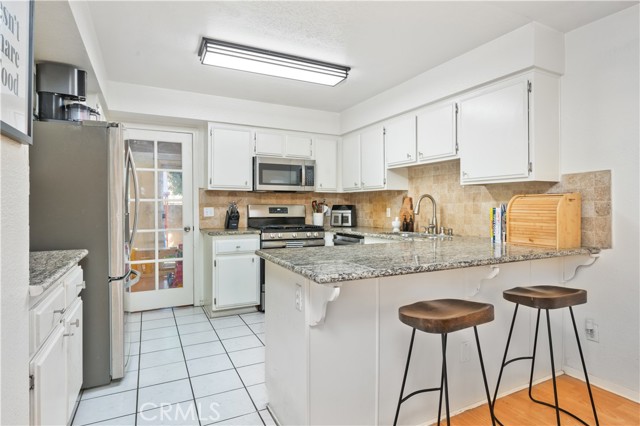 Detail Gallery Image 5 of 23 For 16001 S Vermont Ave #40,  Gardena,  CA 90247 - 3 Beds | 2/1 Baths