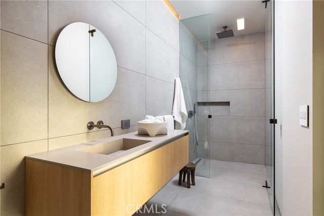 1000 Oriole Drive, Laguna Beach CA: https://media.crmls.org/medias/5b1209e3-5d6d-4531-b76b-46ca2bee86f0.jpg