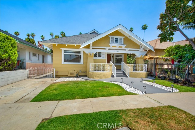 2107 30th Street, Los Angeles, California 90018, 3 Bedrooms Bedrooms, ,1 BathroomBathrooms,Single Family Residence,For Sale,30th,SB24117796