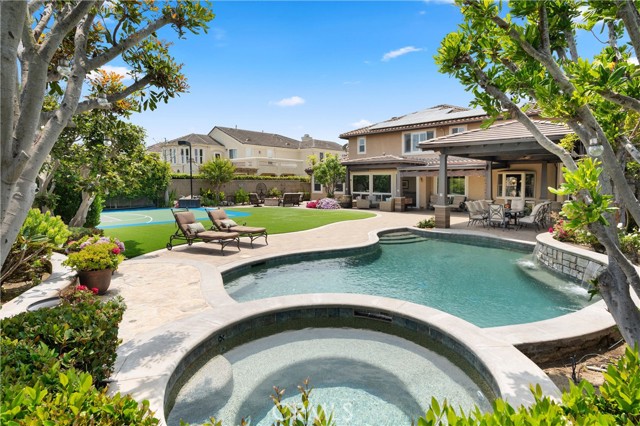 18912 Rockinghorse Lane, Huntington Beach CA: https://media.crmls.org/medias/5b132eb2-4484-40b3-9ecd-7f25421394a1.jpg