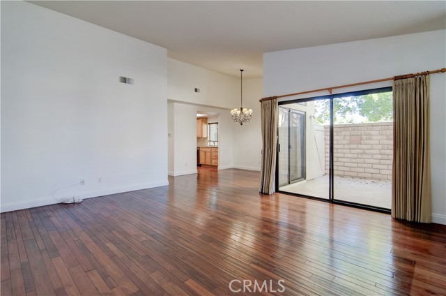 8566 Fallbrook Circle, Huntington Beach CA: https://media.crmls.org/medias/5b13d6dc-f730-48fd-be70-7b9b0e567347.jpg