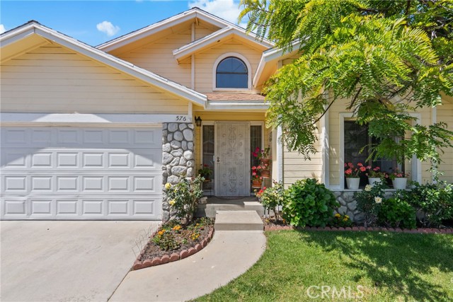 Detail Gallery Image 2 of 47 For 13691 Gavina Ave #576,  Sylmar,  CA 91342 - 3 Beds | 2 Baths