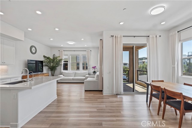 1698 Hollyleaf Ter, Montebello CA: https://media.crmls.org/medias/5b148ee2-3c45-4a92-9424-c1f058009ccc.jpg