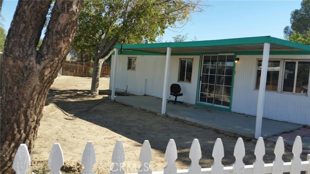 204 Camp Fire Drive, California City CA: https://media.crmls.org/medias/5b15f68a-530a-4adb-b810-5a760fa505c4.jpg