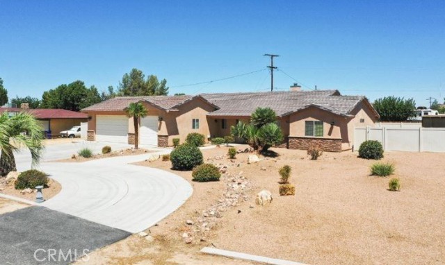 Detail Gallery Image 2 of 23 For 19904 Talihina Rd, Apple Valley,  CA 92307 - 3 Beds | 2/1 Baths