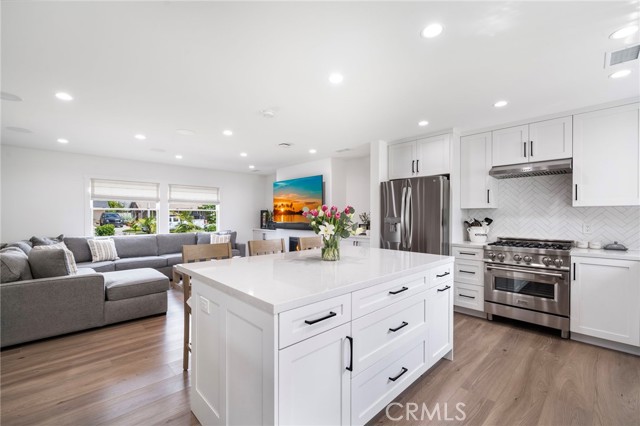 Detail Gallery Image 11 of 45 For 17551 Griffith, Huntington Beach,  CA 92649 - 4 Beds | 3 Baths