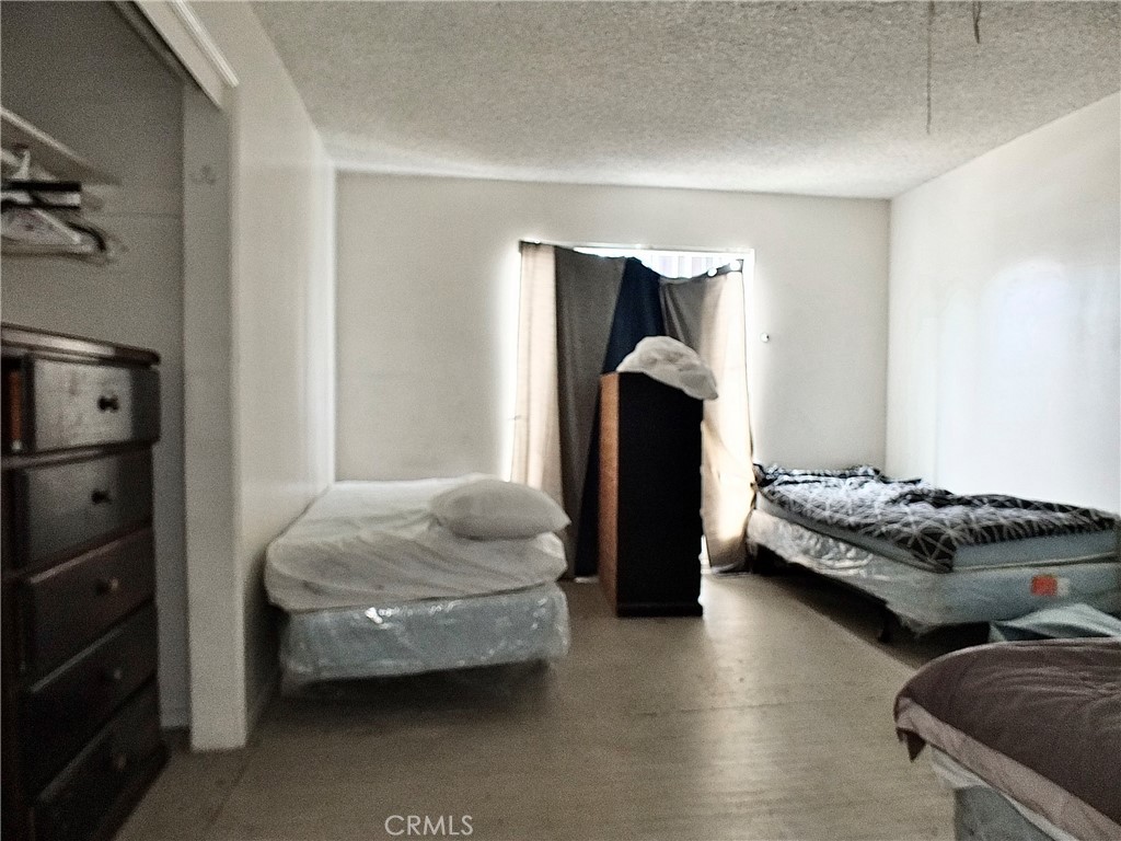 https://media.crmls.org/medias/5b173e00-b5c4-42e0-a9a5-160a803241ac.jpg?preset=X-Large