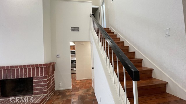 Detail Gallery Image 3 of 12 For 809 Creekside Dr #35,  Fullerton,  CA 92833 - 2 Beds | 2/1 Baths
