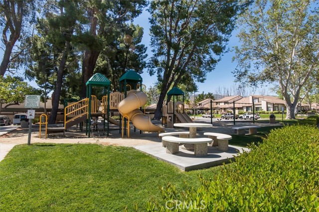 Detail Gallery Image 21 of 22 For 24662 Golfview Dr, Valencia,  CA 91355 - 2 Beds | 2 Baths