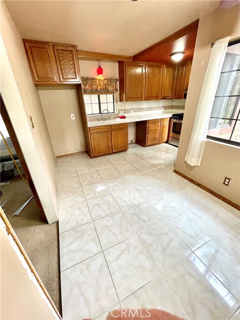 Detail Gallery Image 5 of 12 For 23743 Skyland Dr, Crestline,  CA 92325 - 2 Beds | 1 Baths