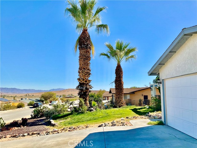 Detail Gallery Image 3 of 33 For 73819 Homestead Dr, Twentynine Palms,  CA 92277 - 3 Beds | 2 Baths