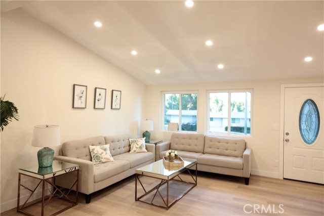 Detail Gallery Image 12 of 21 For 17350 Firma Ct, Granada Hills,  CA 91344 - 3 Beds | 2 Baths