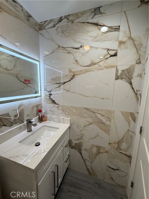 Detail Gallery Image 13 of 51 For 2520 Ohio Ave, South Gate,  CA 90280 - 6 Beds | 4 Baths